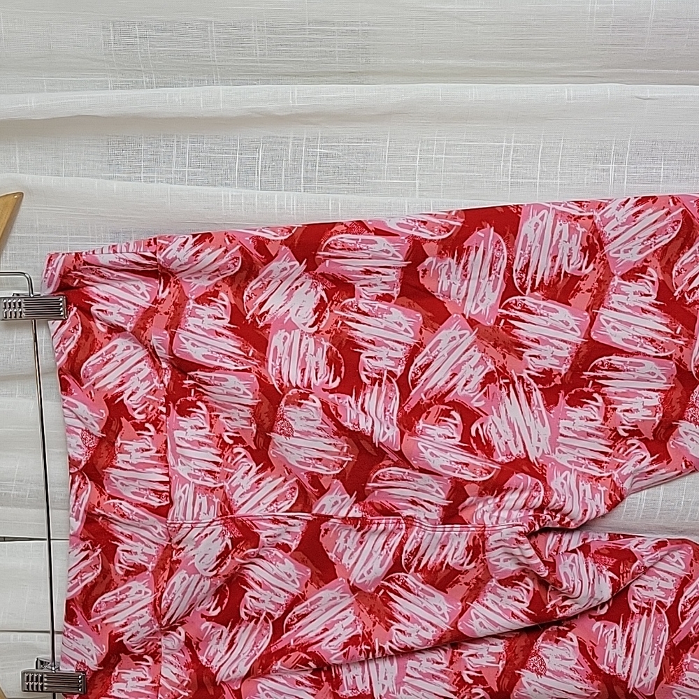 LuLaRoe Red and Pink Heart Leggings Tall and Curvy - Picture 4 of 6